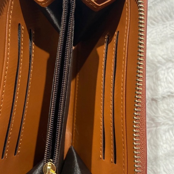 Beautiful butterfly wallet/ wristlet - Picture 5 of 5